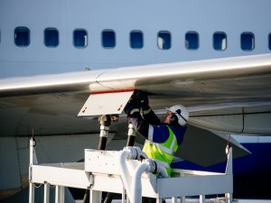 «Газпромнефть-Аэро» начала заправку Aircompany Armenia в России