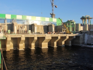 Неконтролируемый сброс воды через поврежденный затвор Нижне-Бурейской ГЭС составил 2600 м³/