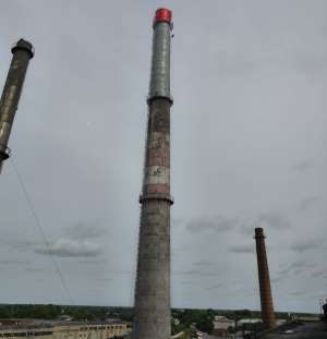 Биробиджанская ТЭЦ привлекла промышленных альпинистов для ремонта дымовой трубы