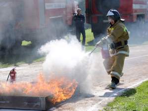 Пожарные-добровольцы Белоярской АЭС умеют тушить огонь за секунды