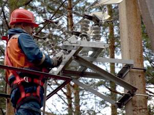 «Псковэнерго» установило опытный образец разъединителя с автоматизированным приводом