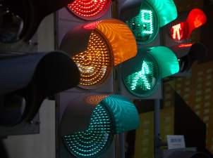 Новые светофоры и дорожные знаки «Швабе» появились на улицах Нижнего Тагила