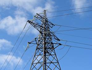 «Псковэнерго» в 2019 году смонтирует на высоковольтных ЛЭП 3,5 тысяч стеклянных изоляторов