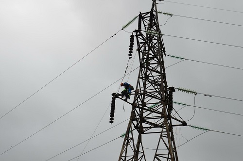 Команду из Углегорска, Сергея Шекуру и Александра Щукина объявили лучшими высоковольтниками Сахалинэнерго