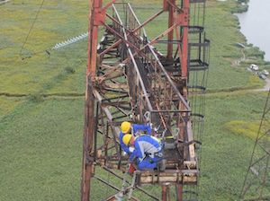 «Сахаэнерго» восстановило поврежденную пожаром ЛЭП «Соболох – Победа» в Момском районе