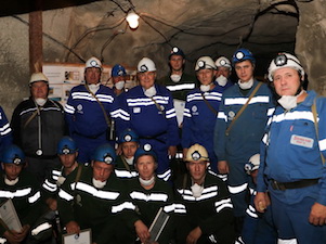 Лучшие горняки ППГХО накануне Дня шахтера получили награды за добросовестный труд