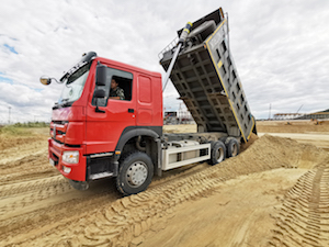 На стройплощадку Курской АЭС-2 прибыли 30 новых самосвалов