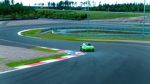 В Ленинградской области новую гоночную авторассу «Игора Драйв» покрыли инновационным битумом