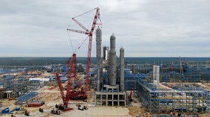 На пятой линии Амурского ГПЗ установлены крупнейшие колонны газоразделения весом от 400 до 883 тонн