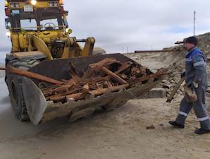 «Газпром добыча Надым» проводит генеральную уборку побережья Карского моря