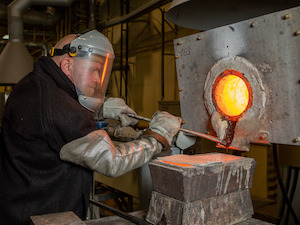 «Уралэлектромедь» установила новую индукционную печь