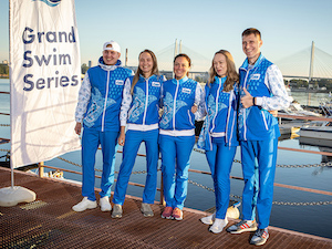 Уральцы поздравили Санкт-Петербург марафонским заплывом по Неве