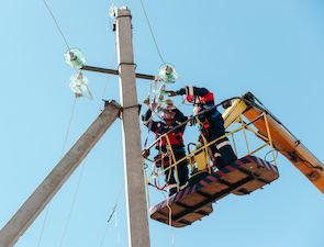 Перед началом учебного года «Россети Сибирь» проверяют энергообъекты вблизи школ