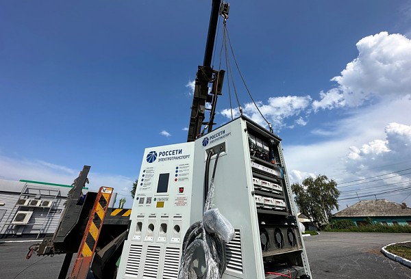 «Россети Сибирь» монтируют электрозарядные станции на АЗС в Красноярском крае