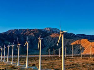 Китай создаст систему утилизации ветряных турбин и солнечных панелей с длительным сроком эксплуатации