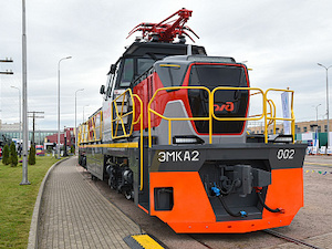 «Трансмашхолдинг» представил первый в истории российского транспортного машиностроения маневровый электровоз