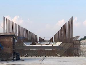 На строящейся в Кабардино-Балкарии Черекской ГЭС монтируют гидротурбиной оборудование