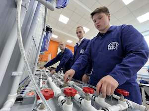 Студенты проекта «Профессионалитет» проходят раннюю практику на «Маяке»