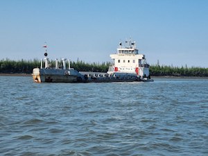 «Сахаэнерго» завозит топливо в труднодоступные районы Якутии по рекам Лена, Алдан и Яна
