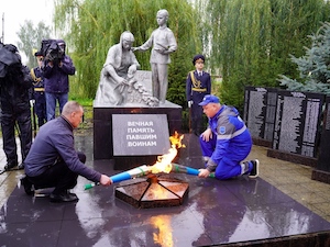 В селе Гнездилово Орловской области зажжен Вечный огонь