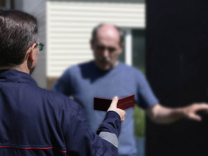 «Россети Новосибирск» объяснили, как отличить специалиста от афериста при проверке электросчетчиков