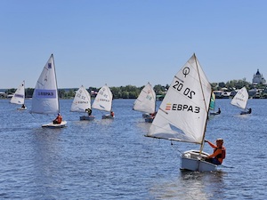 ЕВРАЗ направил 1,2 млн рублей на развитие автогонок и парусного спорта в Нижнем Тагиле