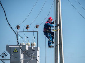 «Россети Новосибирск» реконструируют электросети в городе Оби