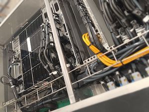 «Росэл» запустил серийное производство оборудования для нейросетей с инновационной системой охлаждения