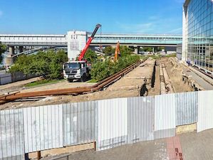 На Михайловской набережной Новосибирска меняют крупную тепломагистраль