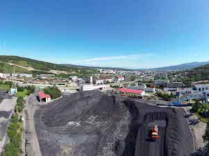 Теплоход доставил пятую партию угля для Магаданской ТЭЦ