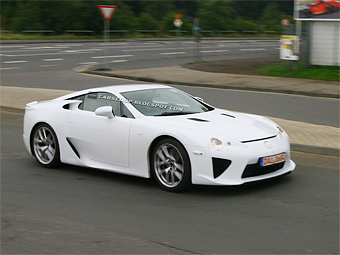 Суперкар Lexus сфотографировали без маскировки