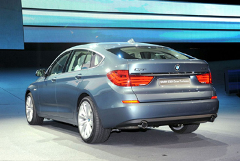 BMW показала гигантский хэтчбек