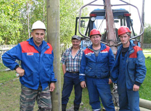 Замена опор и провода идет в селах Медвежьегорского района