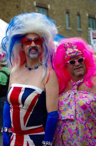 СРОЧНО! Британской королевской охране потребовались геи, лесбиянки и транссексуалы