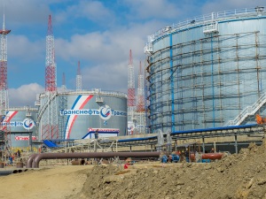 «Черномортранснефть» укрепляет берага водных объектов в районе перевалочного комплекса «Шесхарис»