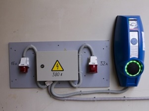 «Ленэнерго» проверило работу зарядной станции для электромобилей в центре Петербурга