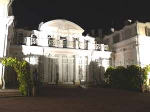 «Ленсвет» займется обслуживанием художественной подсветки Китайского дворца в Ломоносове