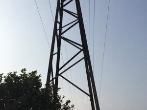 Кузбассовец едва не превратил пять опор ЛЭП в «Пизанские башни»