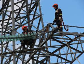 «ФСК ЕЭС» заменила изоляторы на ЛЭП 220 кВ «Саратовская ГЭС – Кубра»