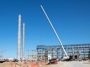 Установлены колонны выделения пропана и бутана для третьей и четвертой линий Амурского ГПЗ