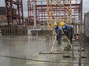 На стройплощадке Курской АЭС-2 бетонируют перекрытие надземной части здания турбины энергоблока №2