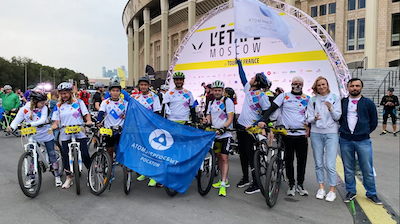 Команда «АтомЭнергоСбыта» преодолела 20 км в московской ночной велогонке