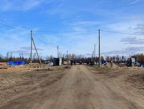 «Якутскэнерго» установило 33 опоры ЛЭП с огнеупорной пропиткой в пострадавшем от пожара селе Бясь-Кюель