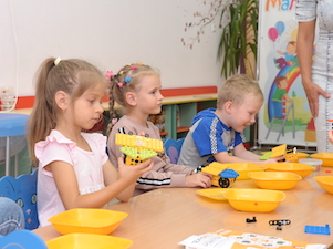 Белоярская АЭС подарила детскому саду инженерные конструкторы