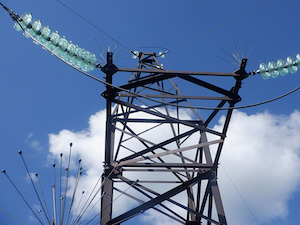 «Саратовские РС» заменили более 1100 изоляторов на двухцепной ЛЭП «Распределительная – НПЗ»