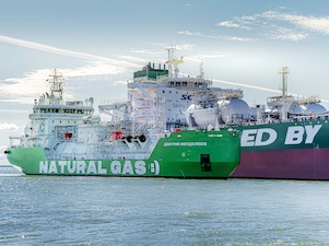 «Газпром нефть» первой в России начала заправку судов сжиженным природным газом