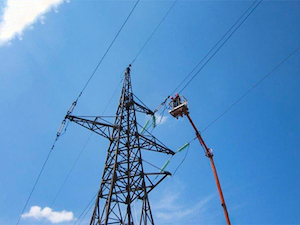 «Саратовские РС» заменили около 2 500 изоляторов на ЛЭП Пушкино – Наливная