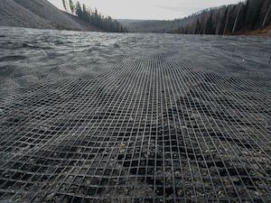 «Эльга-Сибантрацит» укрепляет горные отвалы инновационным способом