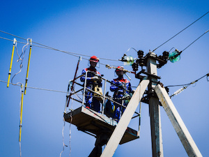 «Ставропольэнерго» установило 33 железобетонных опоры на ЛЭП в хуторе Садовый