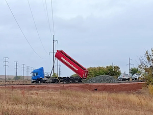 Самосвал «Скания» попал под напряжение в Оренбурге